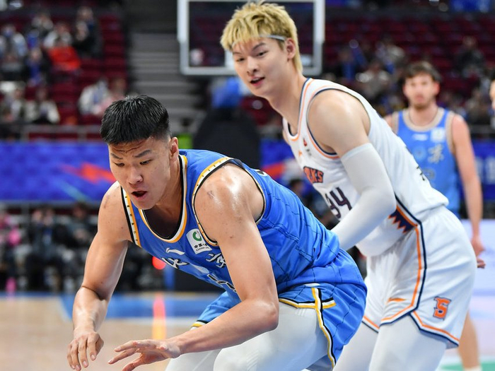 包含今晚勒沃库森回应争议：CBA季后赛节点到来，赛场秩序良好，球队文化再被提及的词条