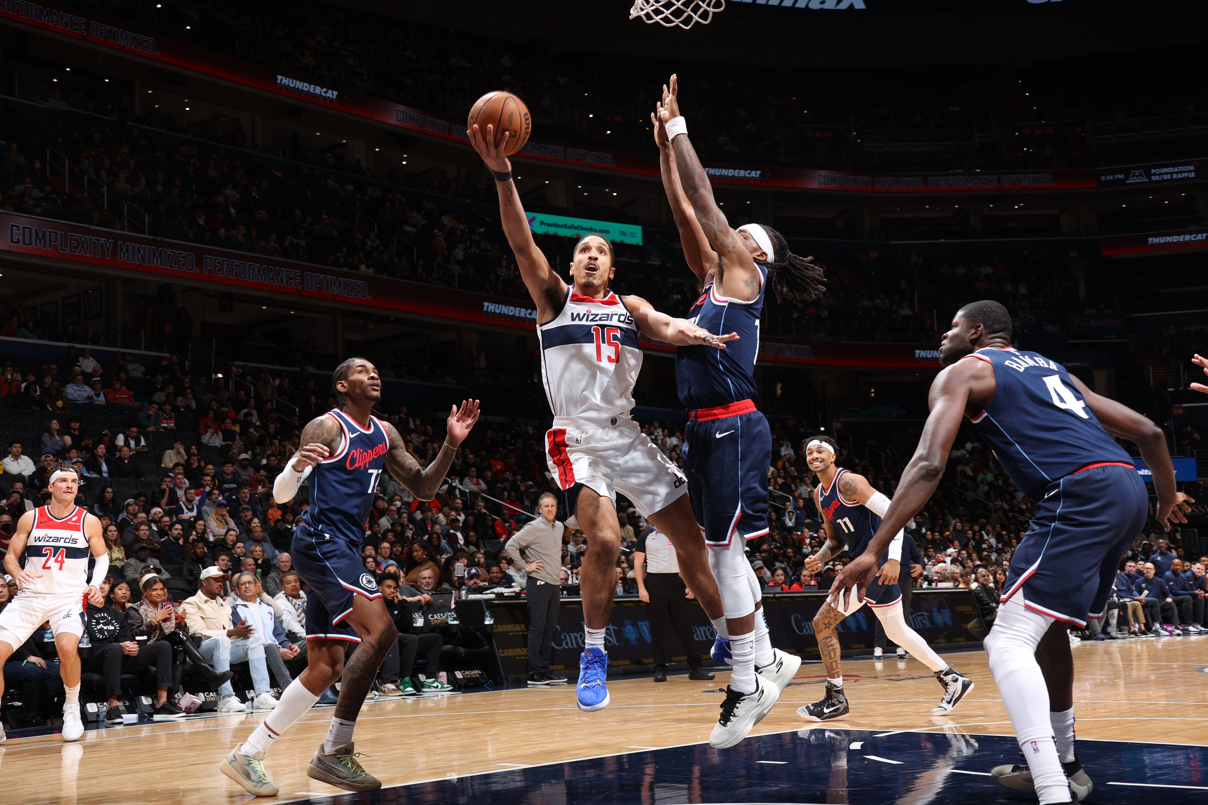 九博体育 -休斯敦火箭迎NBA季后赛关键赛，集结日更衣室发声，质疑声仍在，团队化学反应显著的简单介绍