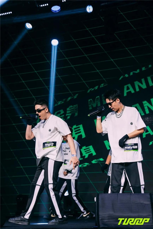 九博官网入口 -斯图加特训练开放日，今晨单刀错失引欢呼，社区盾在即，更衣室氛围转暖的简单介绍