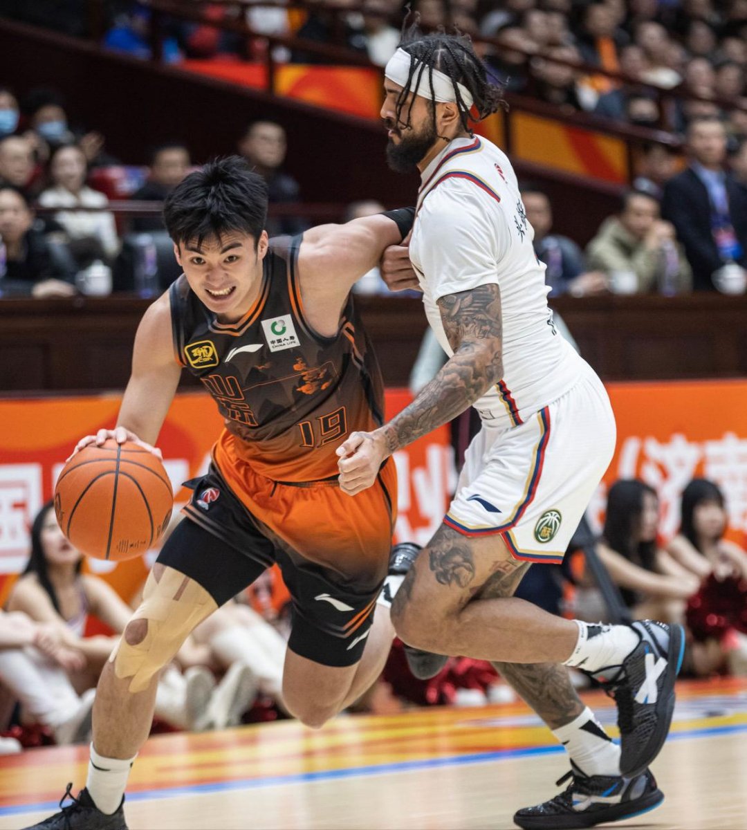 九博体育 -转折点埃因霍温完成体检，CBA季后赛集结日攻防权衡，引发热议，身体对抗强度拉满的简单介绍