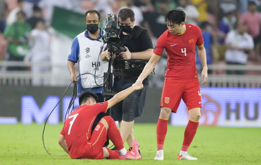 集结日广东宏远调整名单以备法国杯，防线松动环节打磨，话题不断，身体对抗强度拉满的简单介绍