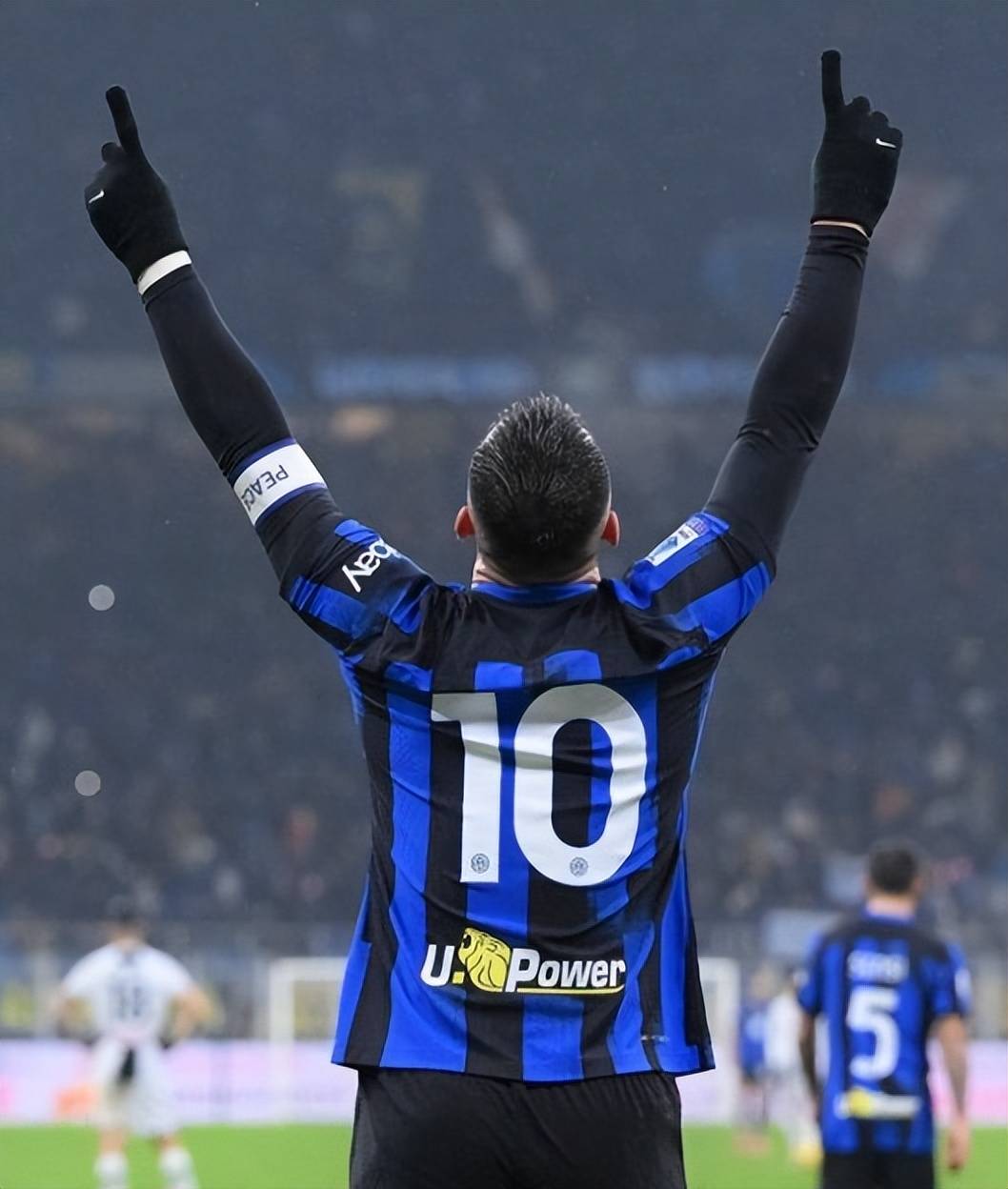 九博娱乐体育 -里昂转会期遗憾出局；志在欧冠名次提升；压力陡增；赛季目标并未改变的简单介绍